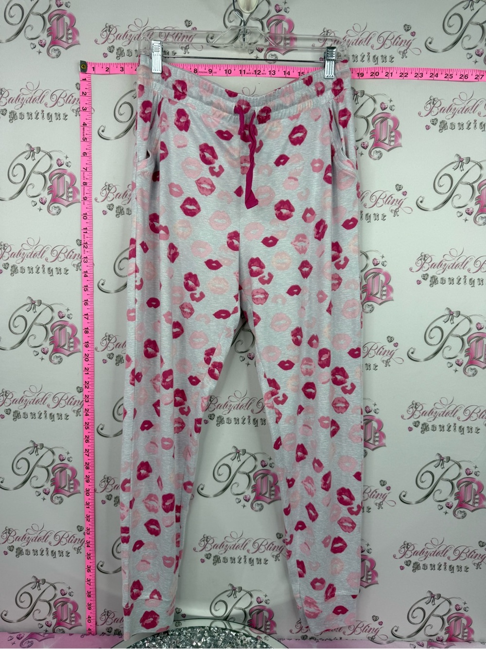 Jaclyn intimates pants kiss 💋 Pink Lip-Print Lounge Pants with Drawstring